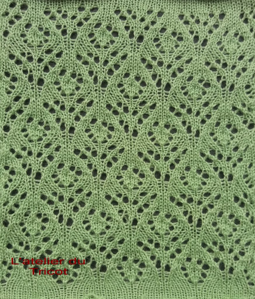 Motif ajouré tricoté sur machine à triccoter Silver reed SK 280