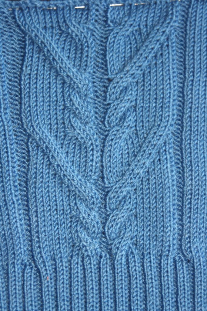 Torsades tricotées sur machine à tricoter Silver Reed SK 280+SRP60N