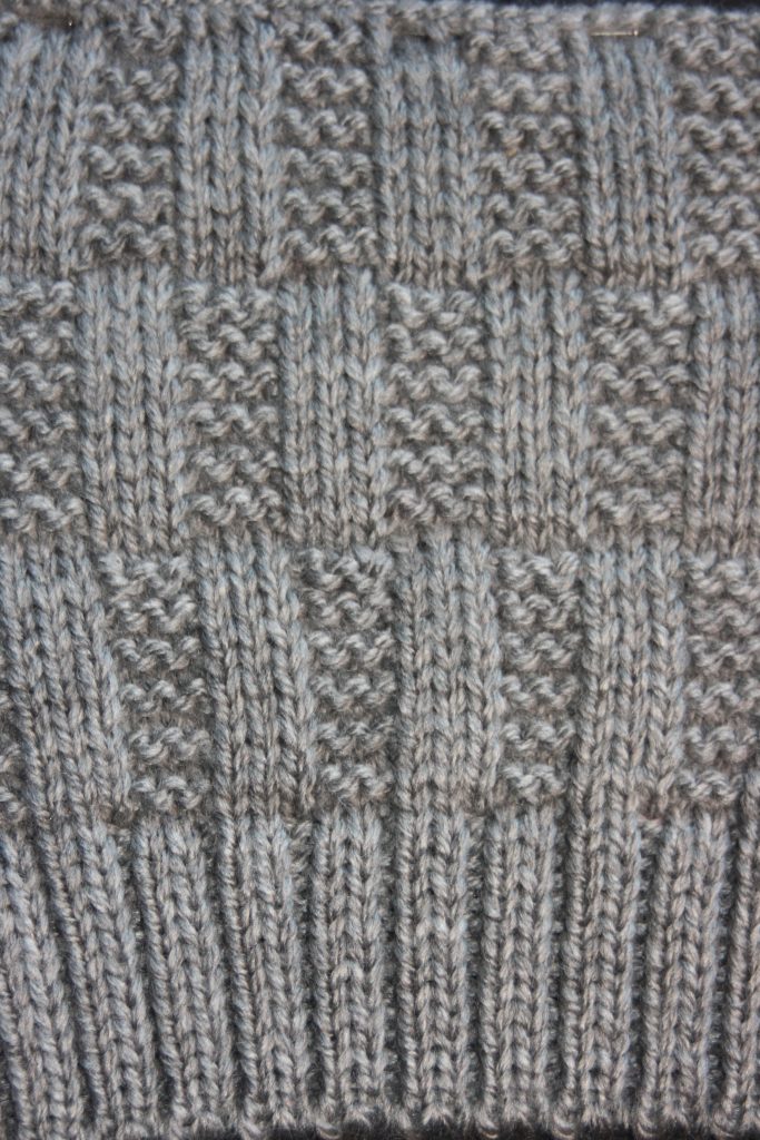 Point en relief tricoté sur  machine à tricoter Silver Reed SK 280 + SRP60N