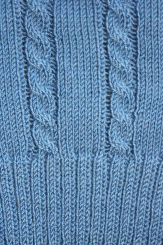 Torsades tricotées sur machine à tricoter Silver Reed SK 280+SRP60N