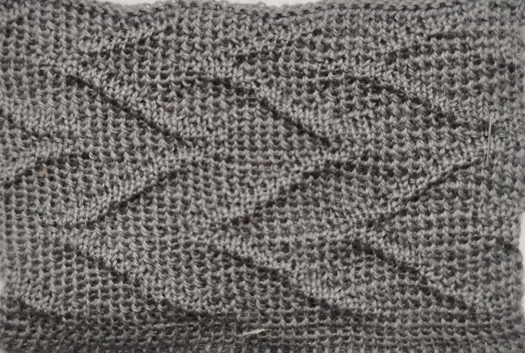 Côtes tricotées avec une carte sur Silver reed SK 280 + SRP60N - l'atelier du tricot